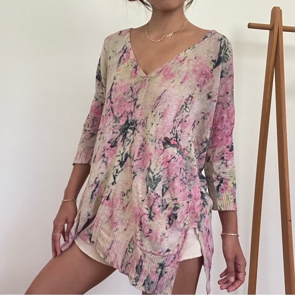 Sparrow Cherry Blossom Light Knitted V Neck Pullover - Picture 3 of 10